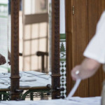 Sorprenden a Víctor D’Hondt metiendo papeletas del PSOE y PP en los sobres de varias mesas electorales 