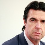 El ministro Soria emulará a Fraga poniéndose en bañador detrás de un Volkswagen