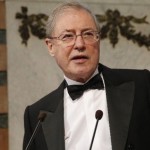 Más de cien mil firmas piden que Félix de Azúa, académico de la Lengua, “se meta la suya por el recto”