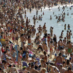 Inauguran en Valencia la primera playa solo para votantes del PP