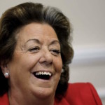 Rita Barberá retiene a dos ujieres del Senado y amenaza con meterlos en un sandwich de pollo