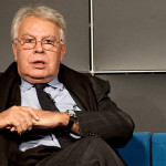 Felipe González aprovechará la oscuridad de la noche para entrar a las universidades españolas