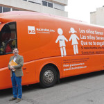 El falso autobús de Hazte Oír resulta ser una furgoneta operada en Londres