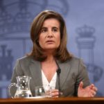 Fátima Báñez asegura que los 179.485 camareros despedidos del verano recibirán un sombrero de Águila Amstel