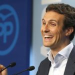 Los médicos siguen sin saber lo que se mete Pablo Casado antes de hacer declaraciones a la prensa