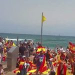 Españolistas catalanes exigen sustituir la bandera amarilla de las playas por la enseña nacional