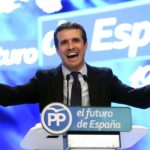 Una familia rumana de charlatanes de feria reclama a Pablo Casado como su hijo natural