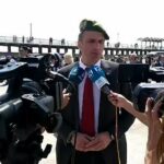 Siete de cada diez franquistas se tocan mirando la foto de Ortega Smith con boina verde