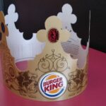 La Guardia Civil irrumpe en un cumpleaños del Burger King para evitar la coronación de un vasallo de siete años